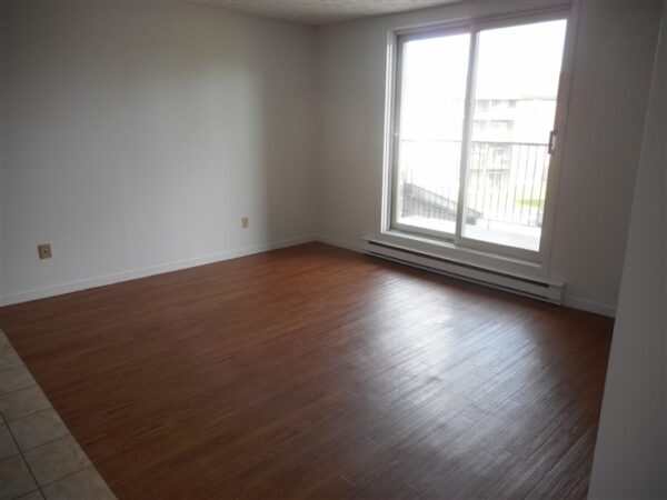 2080-310 rue Gauthier 1050$ Vacant – Image 2