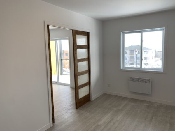 2351-203 Harold-Cooke, Sherbrooke très beau 4½ pour Août – Image 4