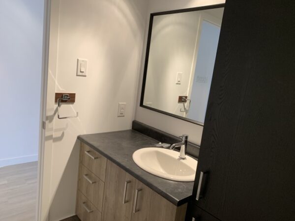 2351-203 Harold-Cooke, Sherbrooke très beau 4½ pour Août – Image 17