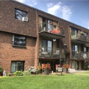 330-4 Av. Béique, Vaudreuil-Dorion, QC J7V 2T3