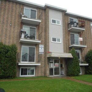 900-6 Rue Maisonneuve, Magog (Vacant), QC J1X 2N7